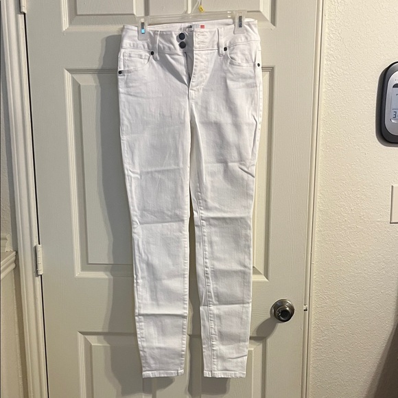 CAbi Women's Crisp White Skinny Jeans - Picture 1 of 6